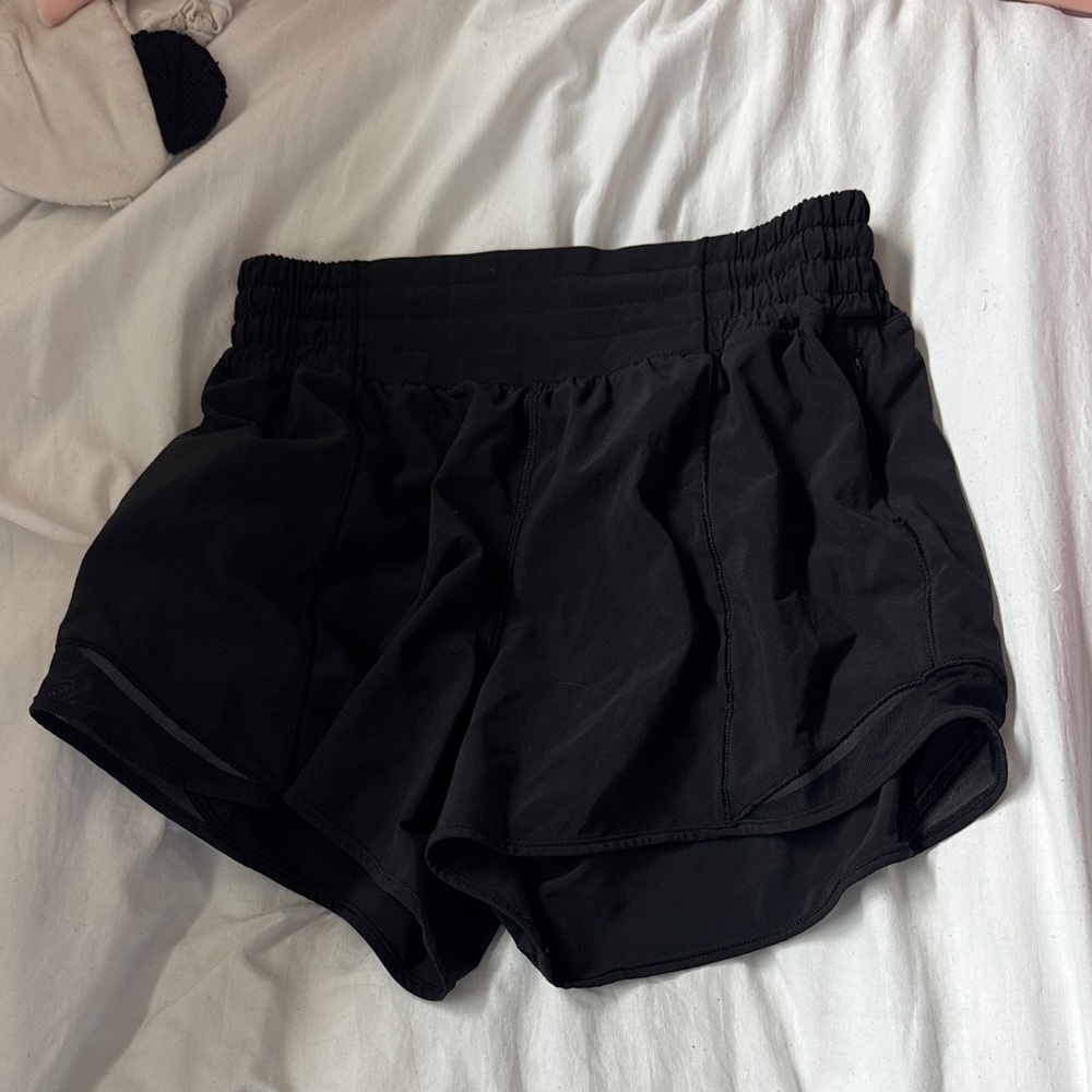 Black Hotty Hot 4 in High Rise Shorts